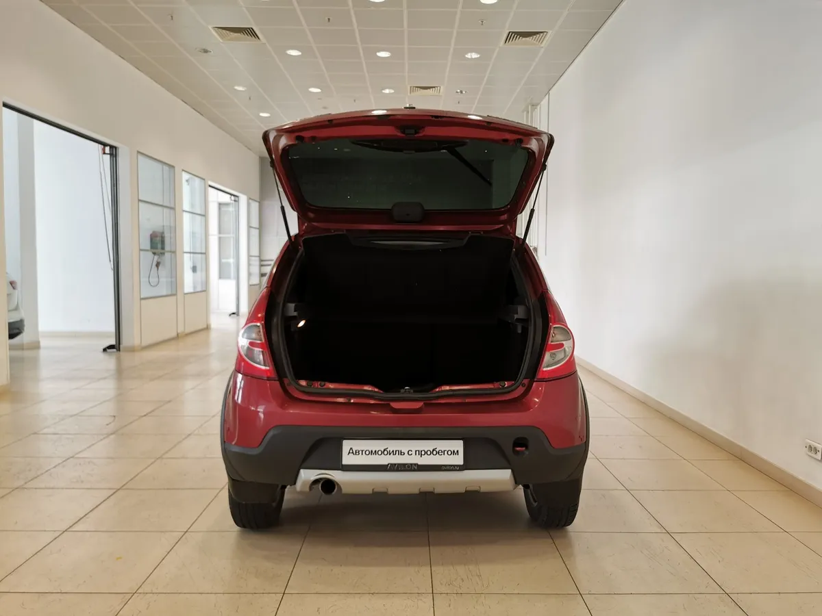 Renault Sandero 1.6 AT (103 л.с.) Stepway Красный в АВИЛОН. Слайд №10