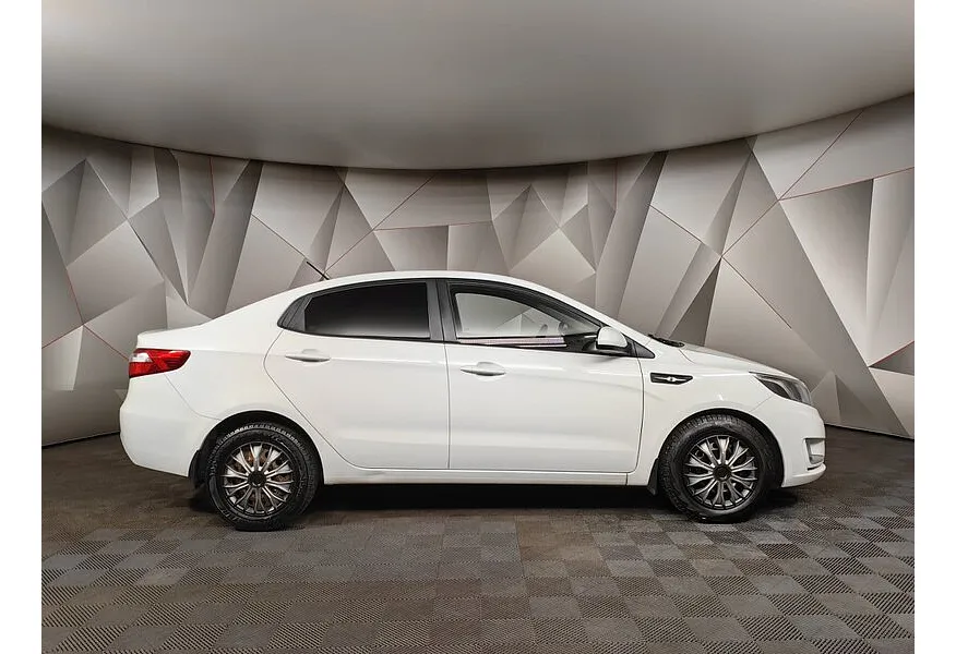 Kia Rio 1.6 MT (123 л.с.) Белый в АВИЛОН. Слайд №6