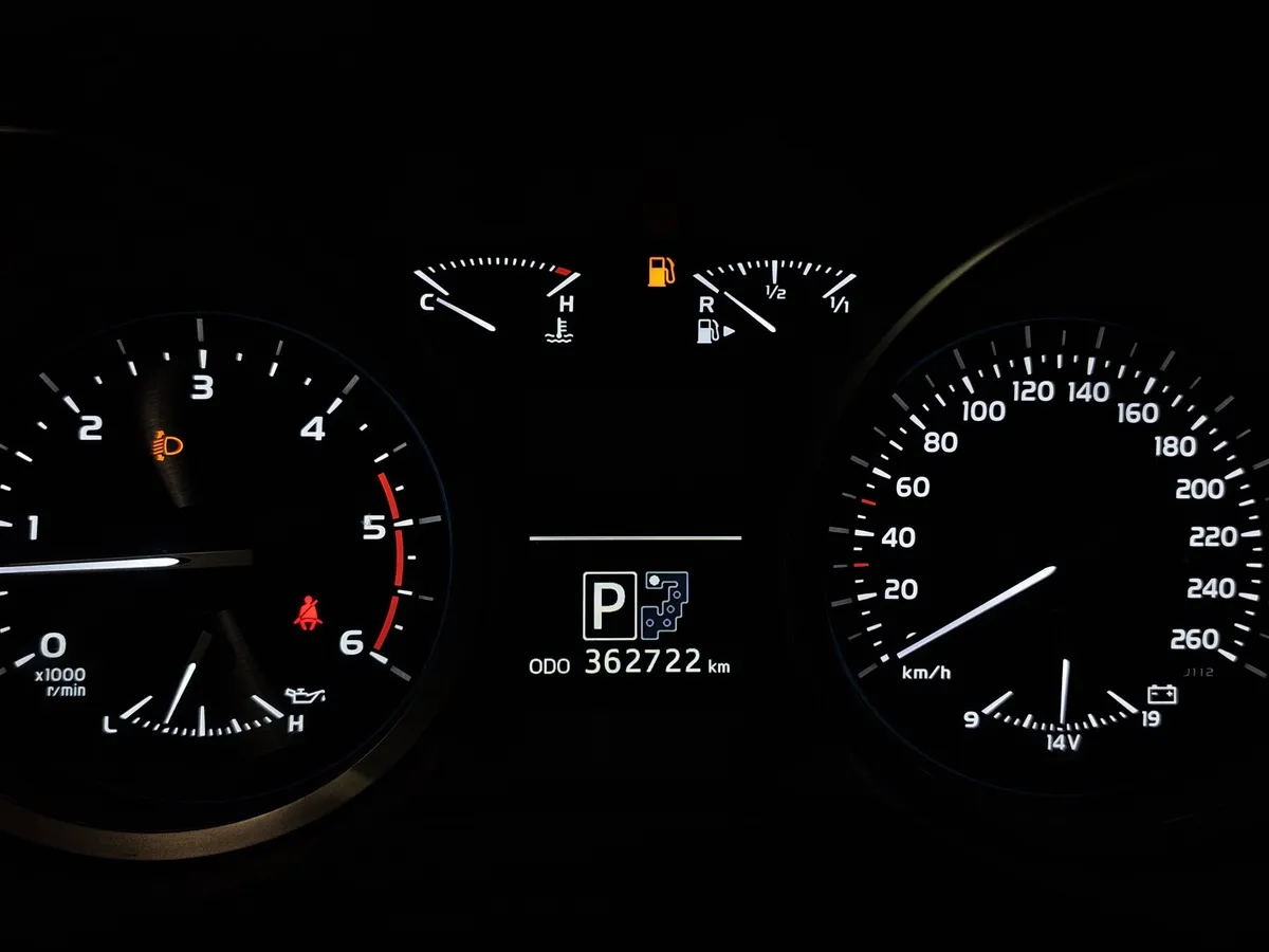 Toyota Land Cruiser 4.5 Twin-Turbo D AT 4WD (5 мест) (235 л.с.) Престиж Черный в АВИЛОН. Слайд №18