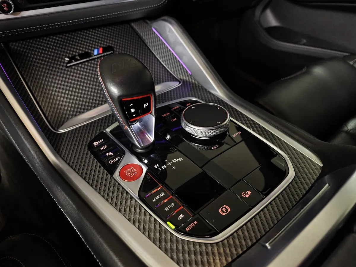 BMW X5 M 4.4 xDrive (625 л.с.) Competition Черный в АВИЛОН. Слайд №19