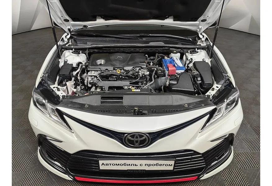 Toyota Camry 2.5 AT (200 л.с.) GR-SPORT Белый в АВИЛОН. Слайд №11