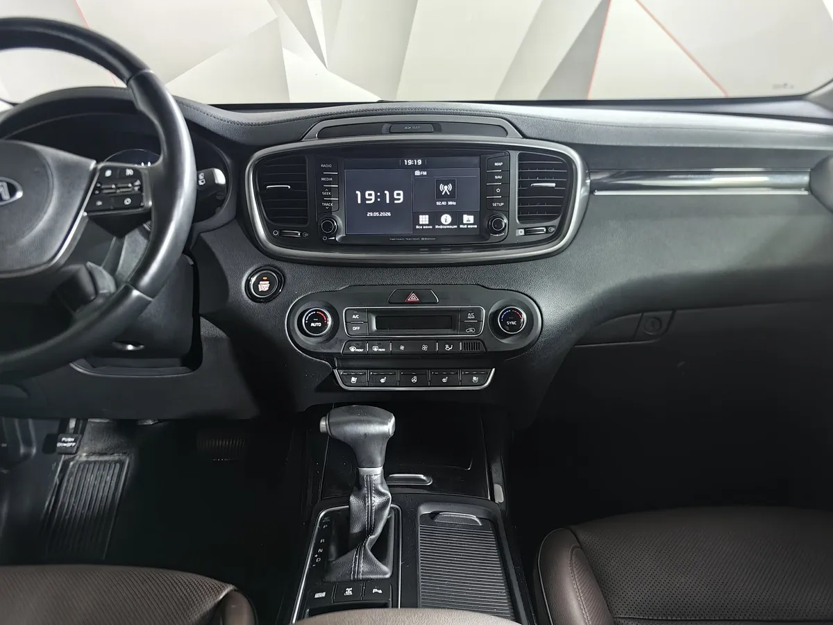 Kia Sorento 2.2 D AT AWD (5 мест) (200 л.с.) Prestige Коричневый в АВИЛОН. Слайд №14