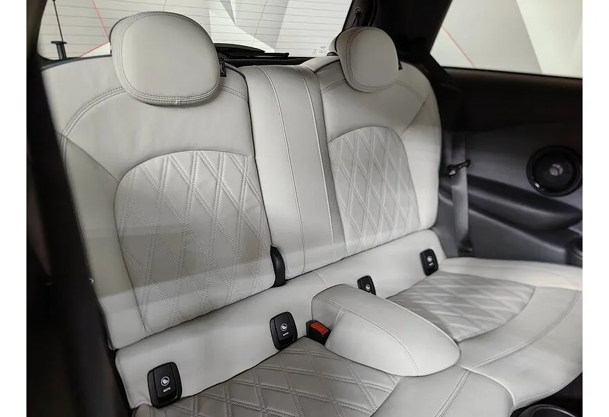 MINI 3 двери JCW 2.0 AT (231 л.с.) Черный в АВИЛОН. Слайд №14