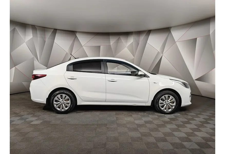 Kia Rio 1.4 AT (100 л.с.) Белый в АВИЛОН. Слайд №6 Kia Rio 1.4 AT (100 л.с.) Белый в АВИЛОН. Слайд №6