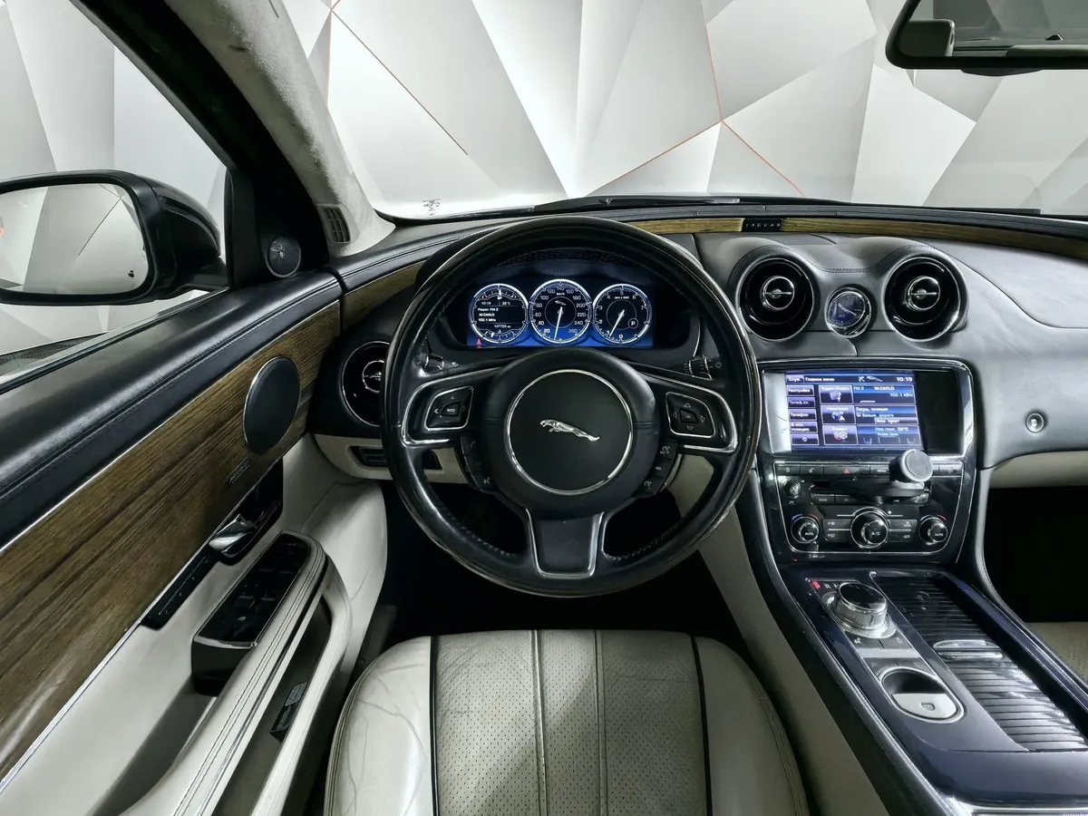 Jaguar XJ 3.0 AT AWD LWB (340 л.с.) Portfolio Черный в АВИЛОН. Слайд №19