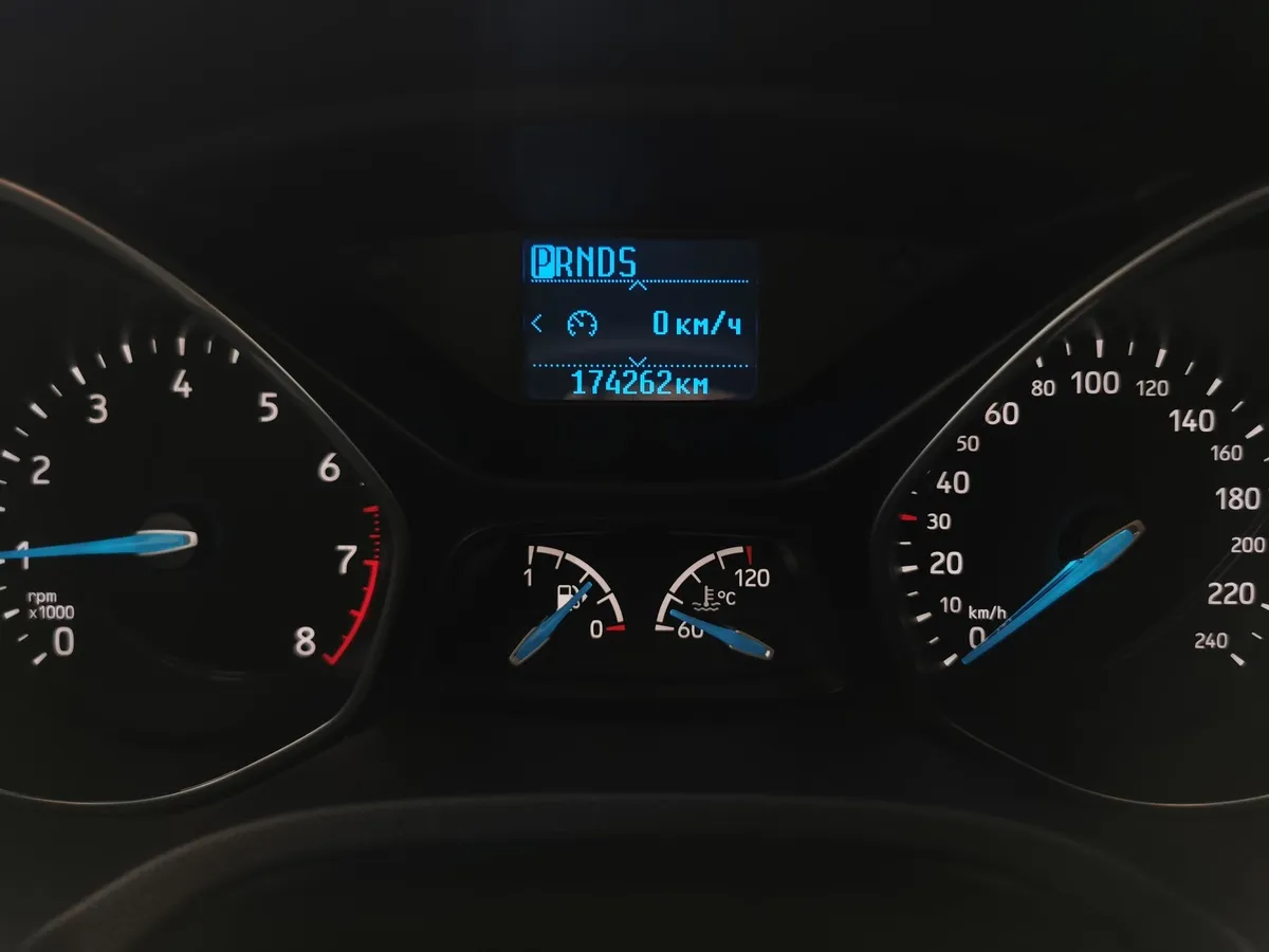 Ford Focus 1.6 Ti-VCT PowerShift (105 л.с.) SYNC Edition Белый в АВИЛОН. Слайд №17