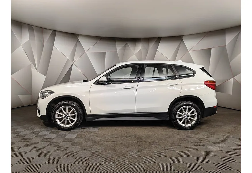 BMW X1 18i sDrive AT (136 л.с.) Белый в АВИЛОН. Слайд №5