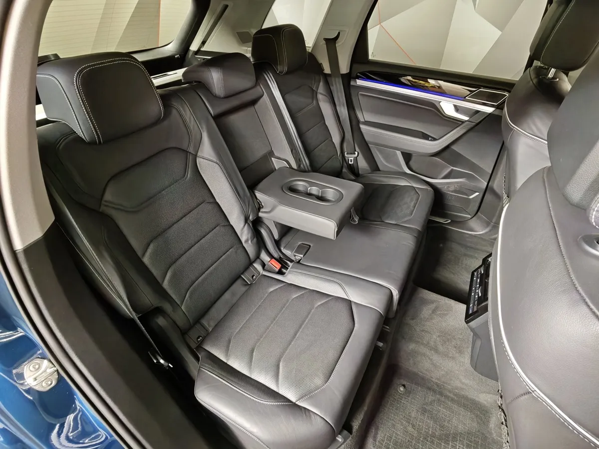 Volkswagen Touareg 3.0 V6 TDI Tiptronic 4Motion (249 л.с.) R-Line Синий в АВИЛОН. Слайд №17