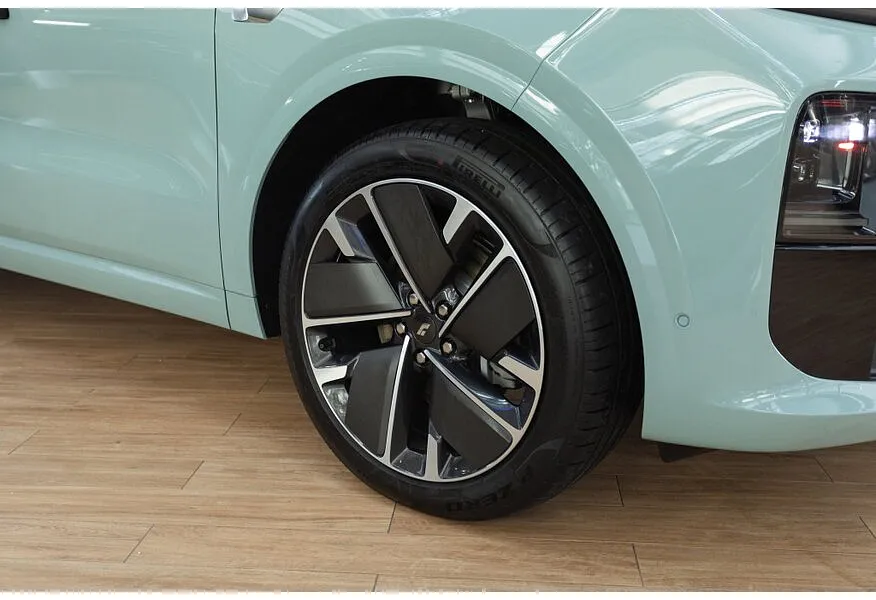 Li Auto L6 1.5 AT 4WD (150 л.с.) Pro Голубой в АВИЛОН. Слайд №23