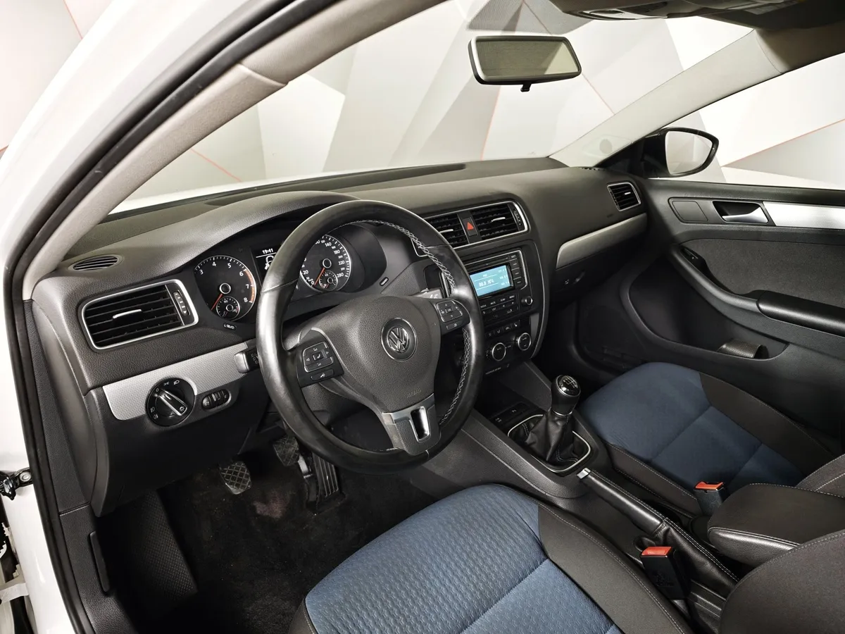 Volkswagen Jetta 1.6 MPI MT (90 л.с.) Trendline Белый в АВИЛОН. Слайд №18