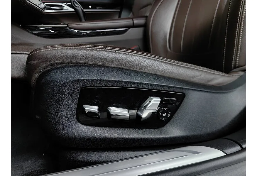 BMW 7 серия 730i Steptronic (249 л.с.) Base Локальная сборка Белый в АВИЛОН. Слайд №16