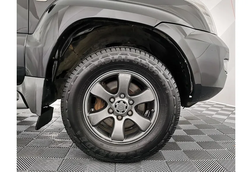 Toyota Land Cruiser Prado 4.0 AT (249 л.с.) Черный в АВИЛОН. Слайд №16