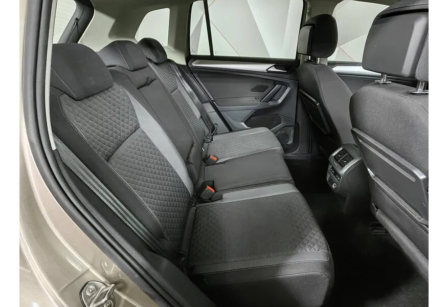 Volkswagen Tiguan 1.4 TSI BlueMotion DSG (150 л.с.) Comfortline Бежевый в АВИЛОН. Слайд №16