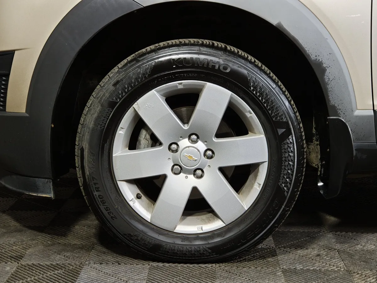 Chevrolet Captiva 2.4 AT (5 мест) (167 л.с.) LT Серебристый в АВИЛОН. Слайд №9