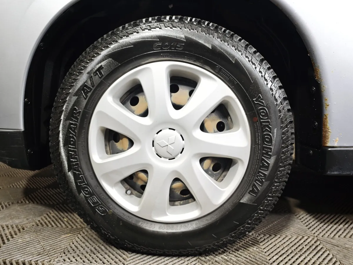 Mitsubishi Outlander 2.0 CVT (146 л.с.) Invite Серебристый в АВИЛОН. Слайд №9