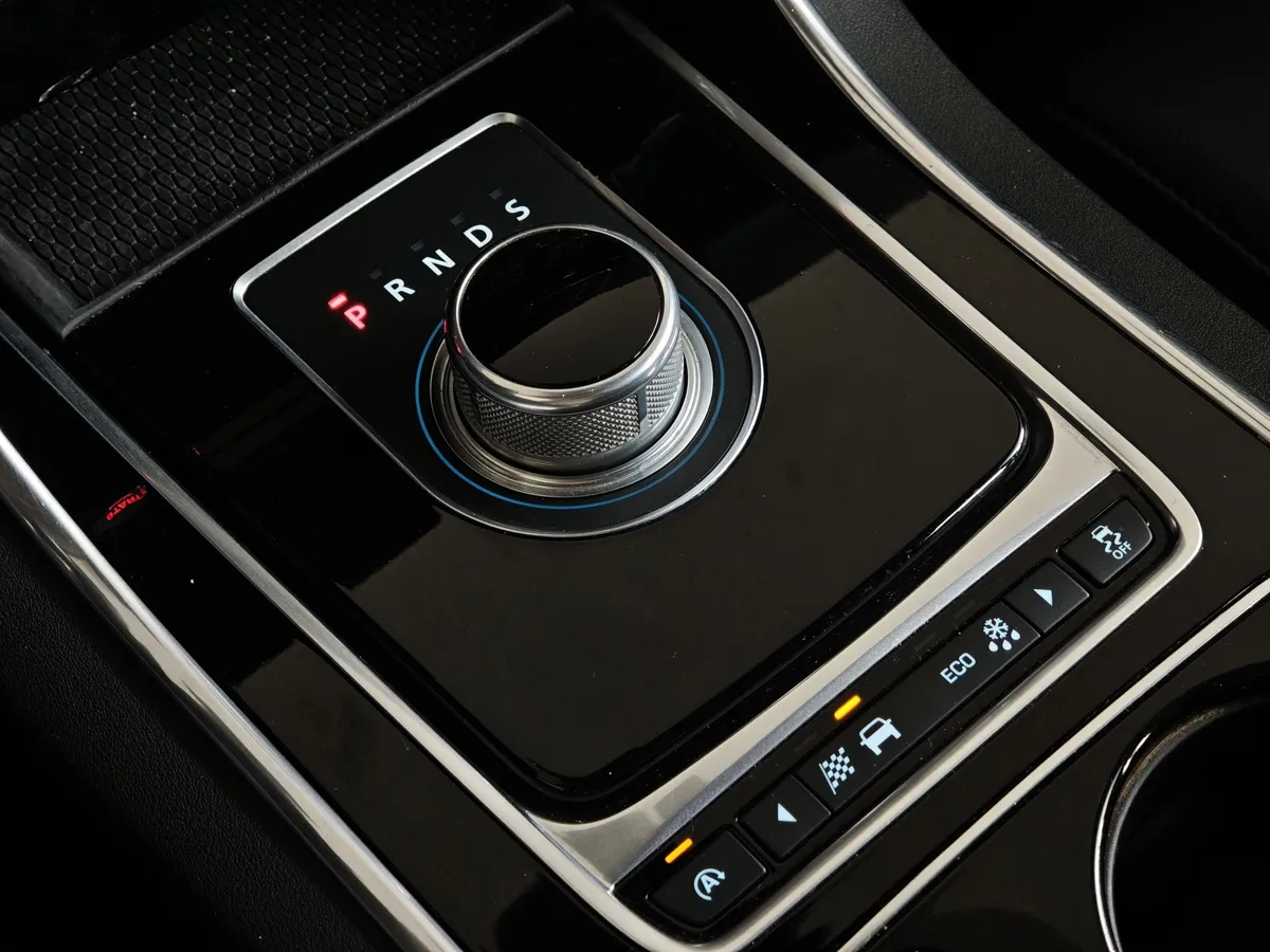 Jaguar XE 2.0 D AT (180 л.с.) Prestige Синий в АВИЛОН. Слайд №22