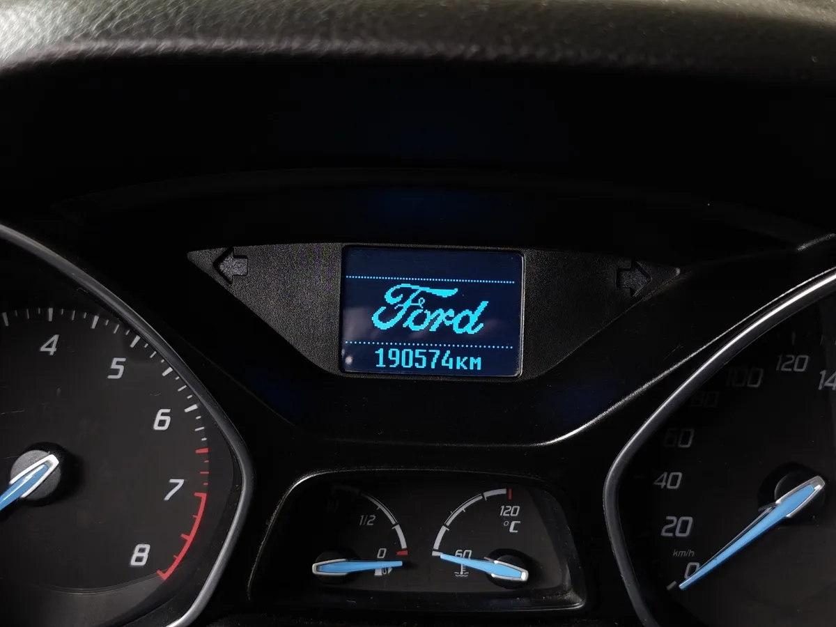 Ford Focus 1.6 Ti-VCT PowerShift (105 л.с.) Trend Серый в АВИЛОН. Слайд №16