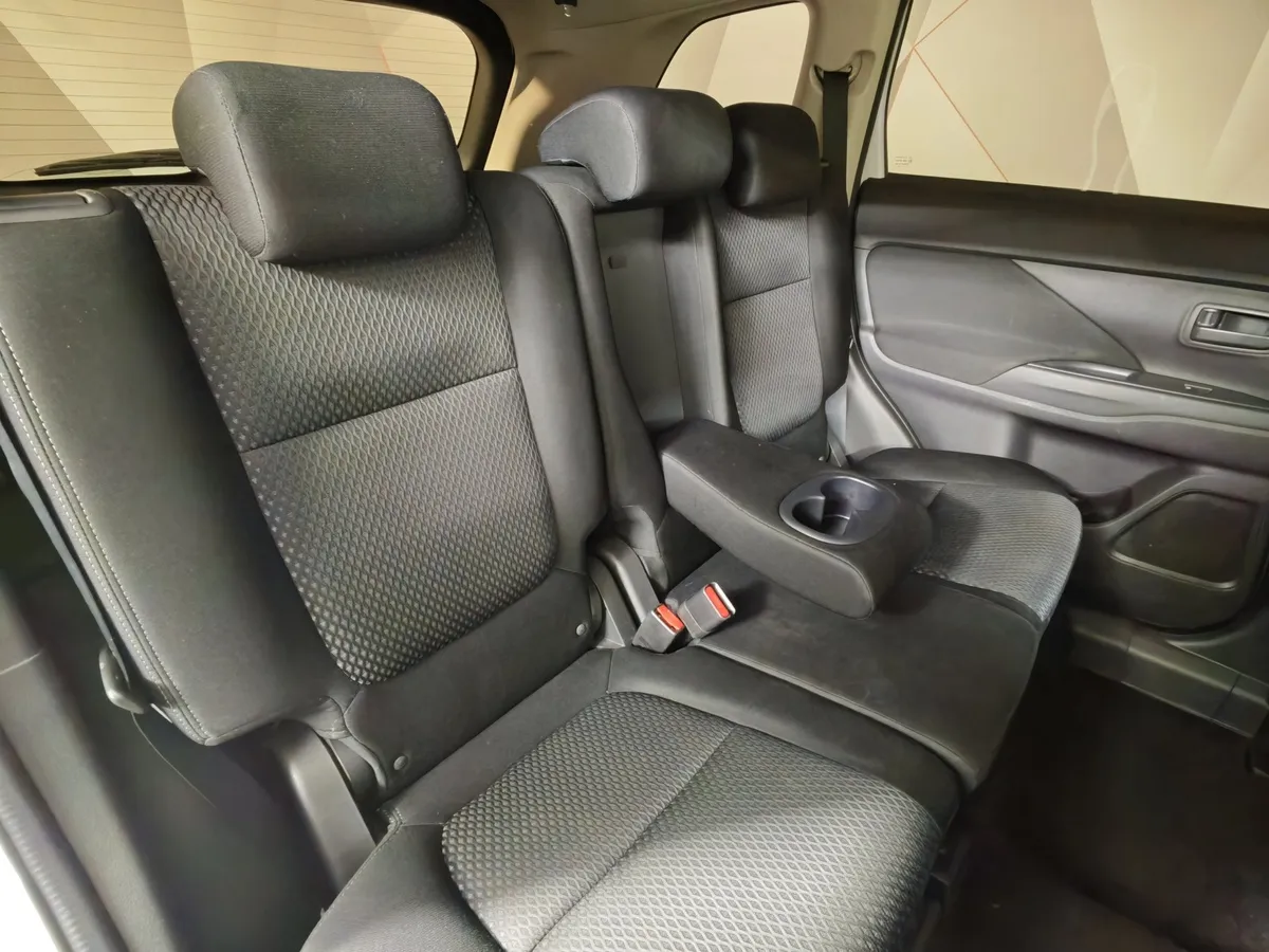 Mitsubishi Outlander 2.0 CVT (146 л.с.) Invite Белый в АВИЛОН. Слайд №17