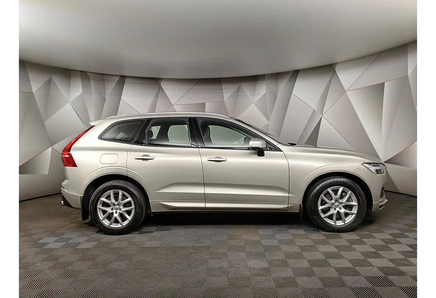 Volvo XC60 2.0 D4 AT AWD (190 л.с.) Momentum Бежевый в АВИЛОН. Слайд №4