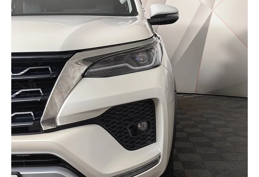 Toyota Fortuner 2.8d AT 4WD (200 л.с.) Белый в АВИЛОН. Слайд №10