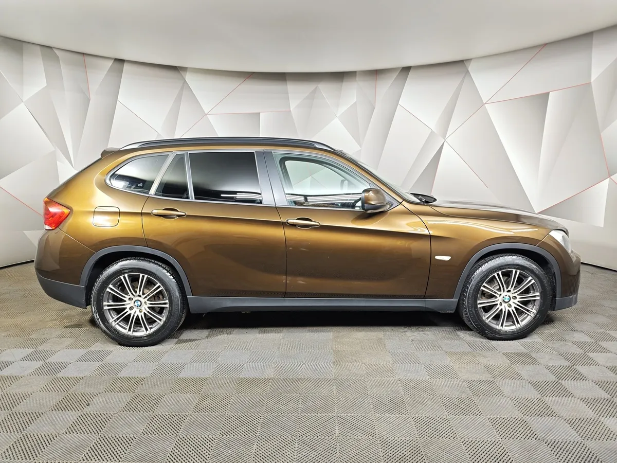 BMW X1 sDrive18i AT (150 л.с.) Base Локальная сборка Коричневый в АВИЛОН. Слайд №6