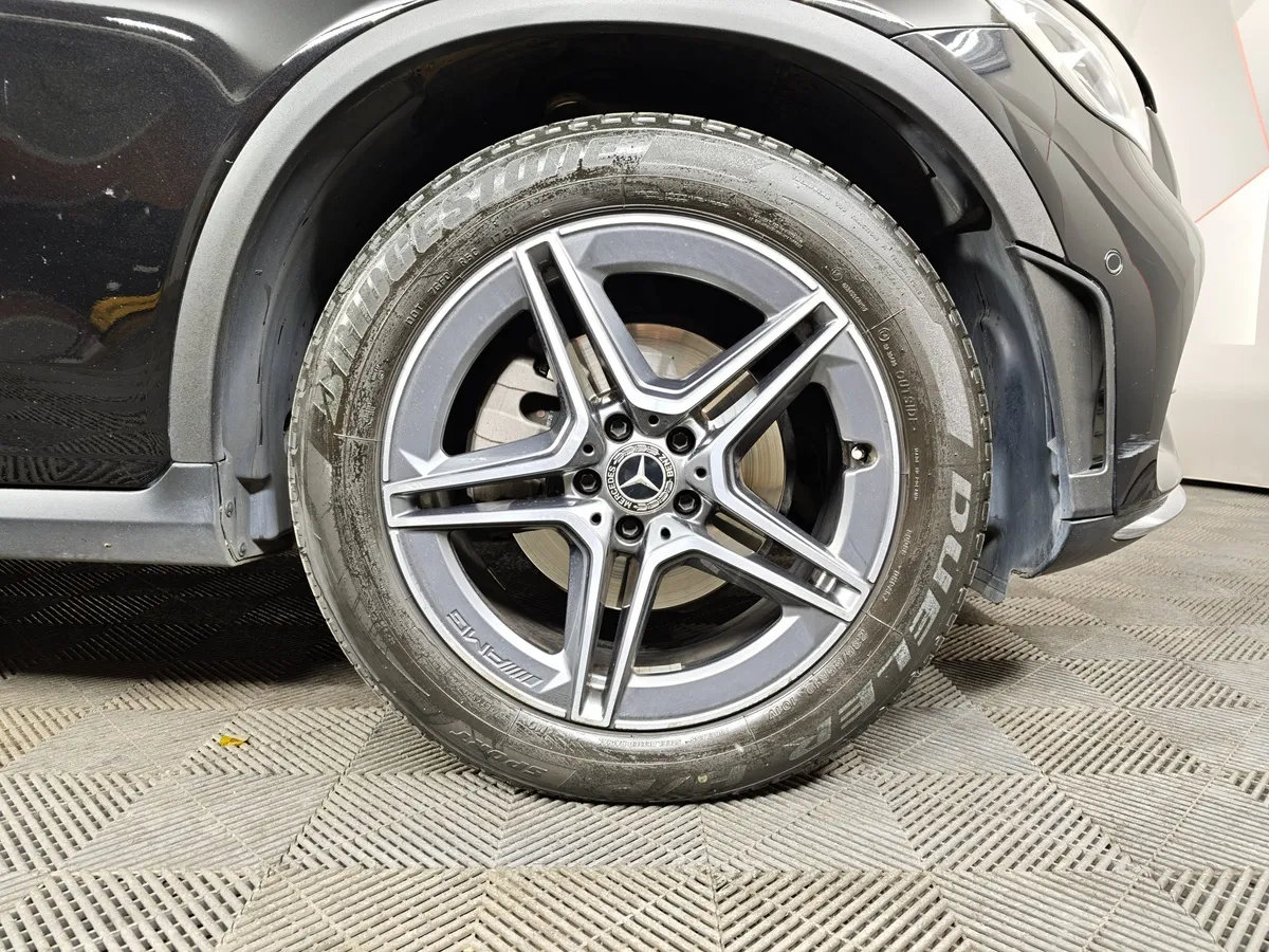 Mercedes-Benz GLC Купе 300 9G-TRONIC 4MATIC (249 л.с.) Sport Черный в АВИЛОН. Слайд №9