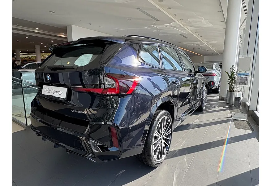 BMW X1 xDrive25 Li (204 л.с.) Черный в АВИЛОН. Слайд №7