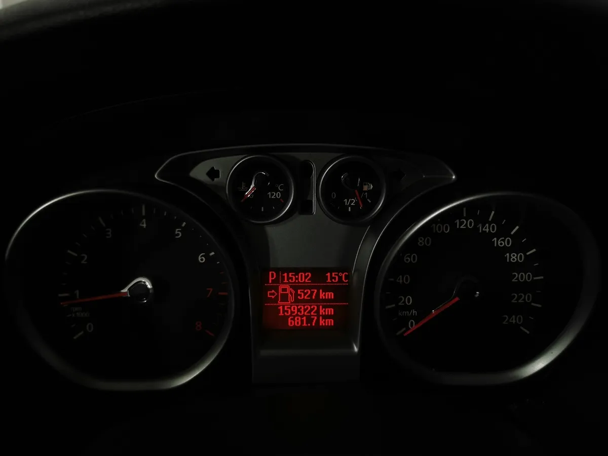 Ford Focus 1.6 AT (101 л.с.) Ghia Серый в АВИЛОН. Слайд №18