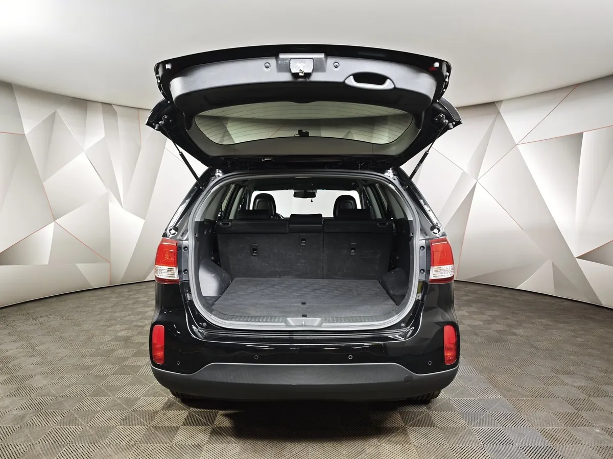 Kia Sorento 2.4 AT 4WD (175 л.с.) Luxe Черный в АВИЛОН. Слайд №11
