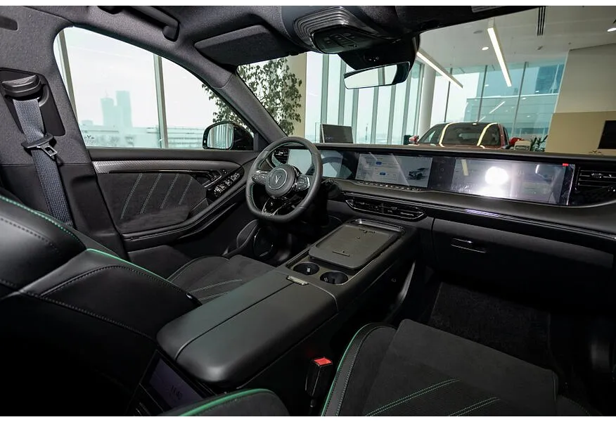 Voyah Free EVR 1.5 AT AWD (510 л.с.) Sport + Черный в АВИЛОН. Слайд №10