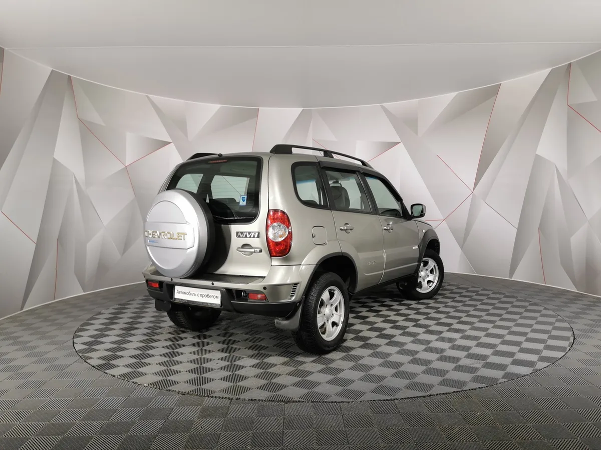 Chevrolet Niva 1.7 MT (80 л.с.) Коричневый в АВИЛОН. Слайд №2