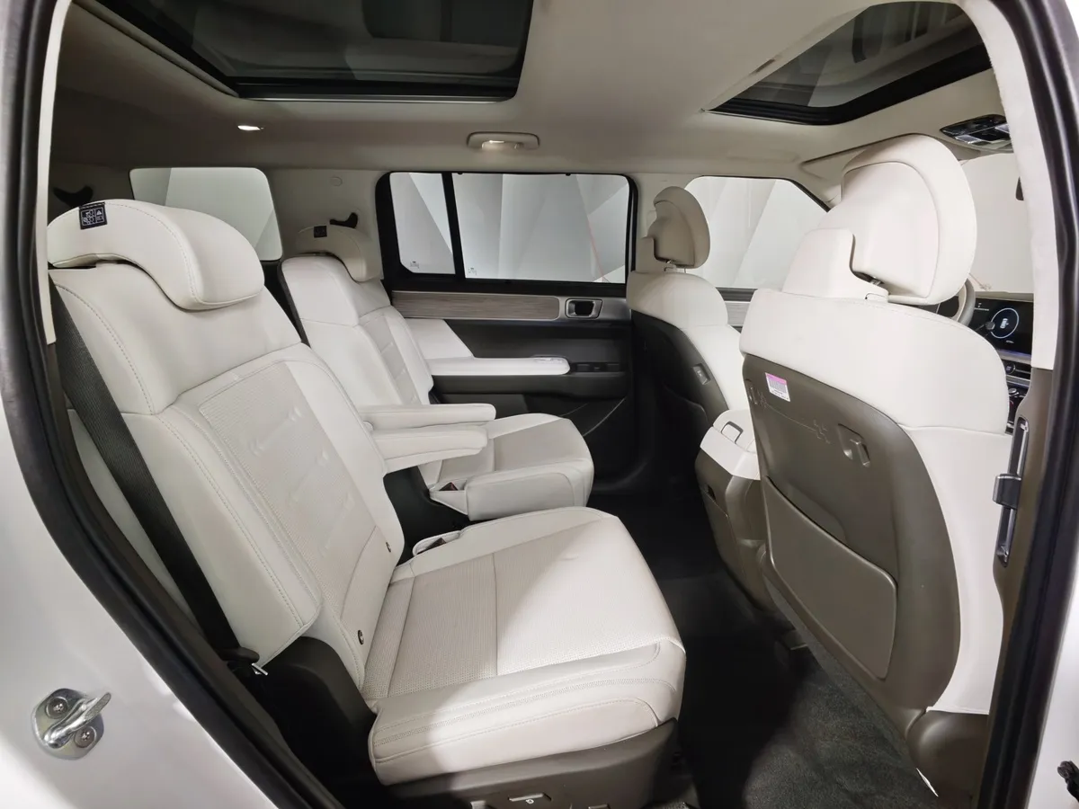 Hyundai Santa Fe 2.5 AT 4WD 6 seats (194 л.с.) Calligraphy Белый в АВИЛОН. Слайд №16