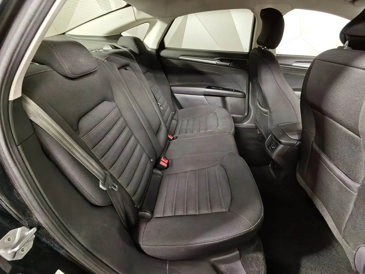 Ford Mondeo 2.5 AT (149 л.с.) Ambiente Черный в АВИЛОН. Слайд №16