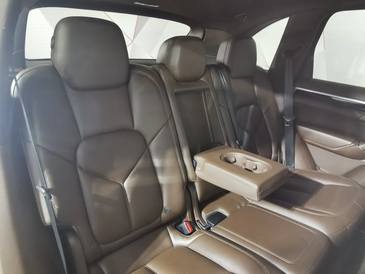 Porsche Cayenne S 3.6 Tiptronic S AWD (420 л.с.) Коричневый в АВИЛОН. Слайд №16