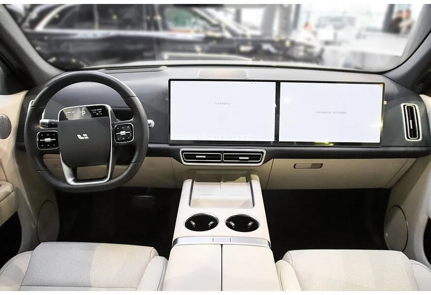 Li Auto L7 1.5 AT 4WD (449 л.с.) Ultra Белый в АВИЛОН. Слайд №6