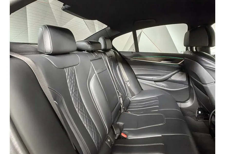 BMW 5 серия 530d xDrive Steptronic (249 л.с.) Base (Локальная сборка) Белый в АВИЛОН. Слайд №14