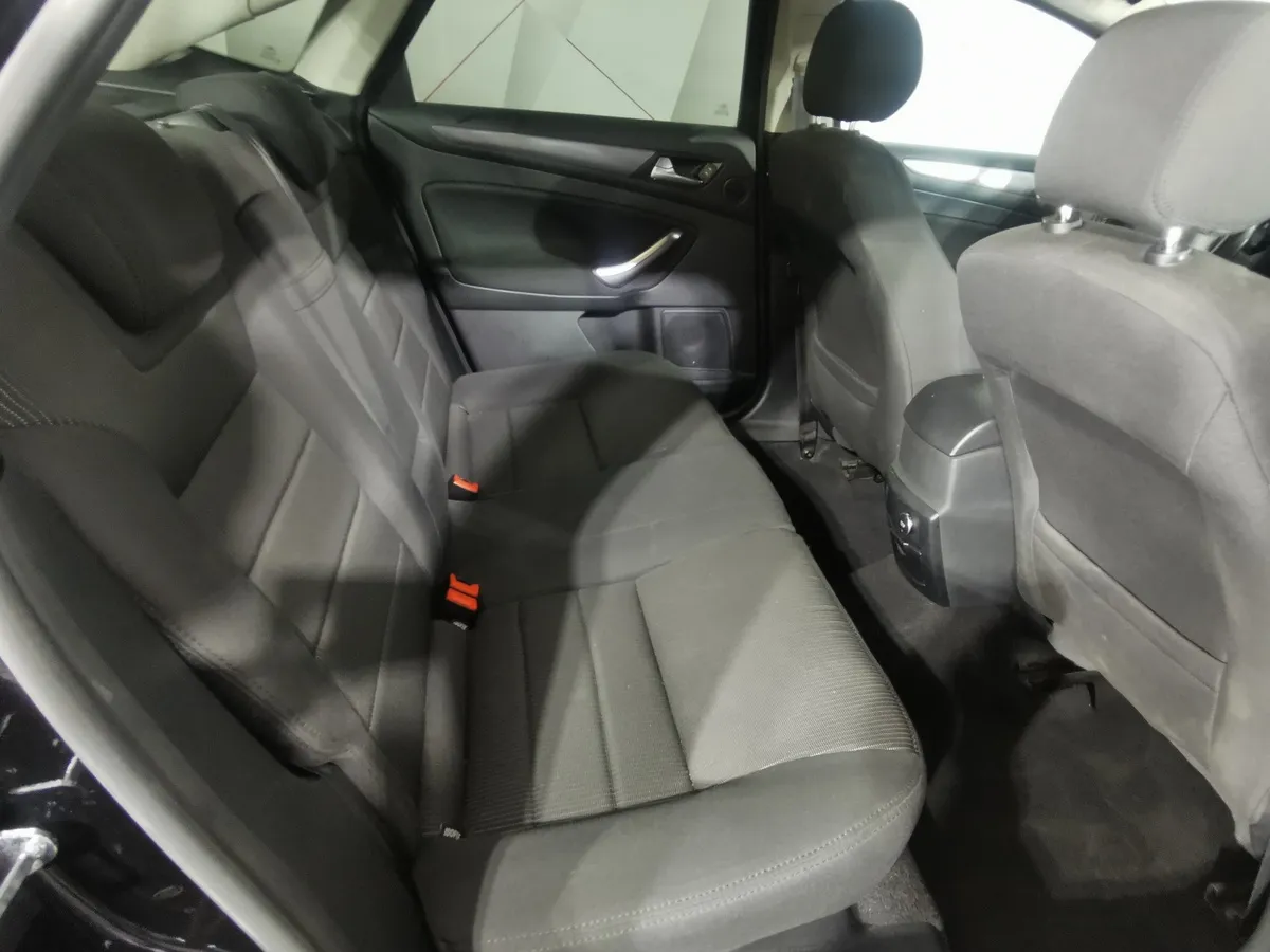 Ford Mondeo 2.0 EcoBoost PowerShift (200 л.с.) Titanium Черный в АВИЛОН. Слайд №15