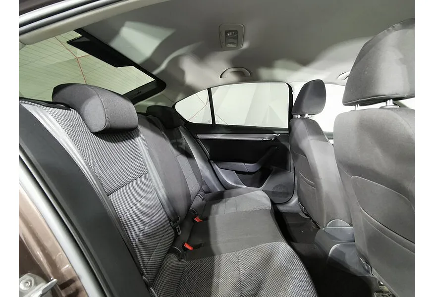 Skoda Octavia 1.4 TSI MT (140 л.с.) Коричневый в АВИЛОН. Слайд №15