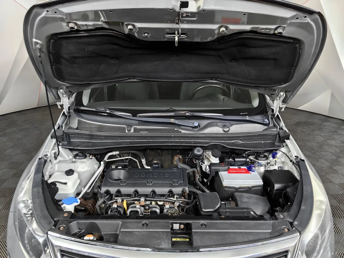 Kia Sportage 2.0 AT (150 л.с.) Серебристый в АВИЛОН. Слайд №10