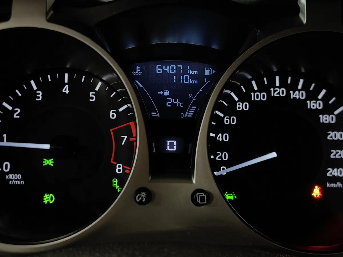 Nissan Juke 1.6 CVT (117 л.с.) Серый в АВИЛОН. Слайд №18