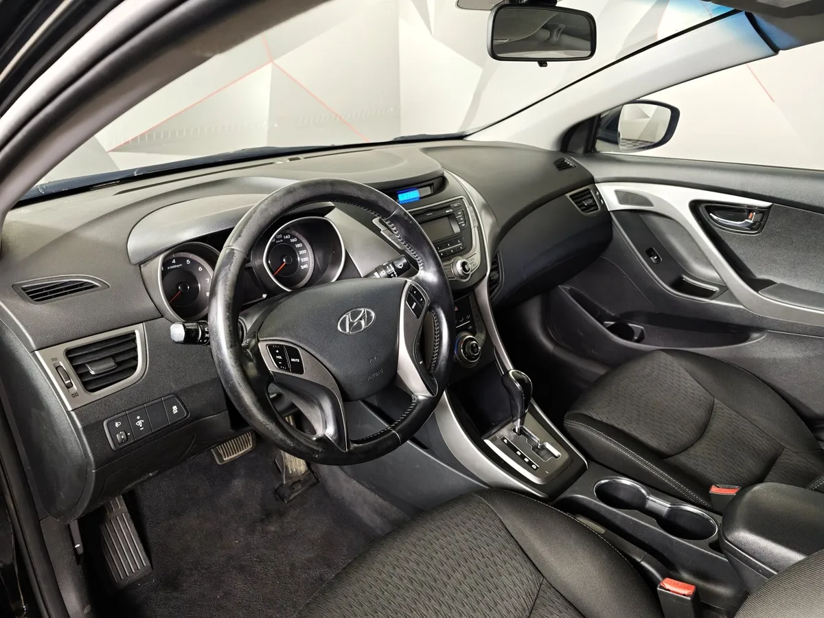 Hyundai Elantra 1.6 MT (132 л.с.) Comfort Черный в АВИЛОН. Слайд №18