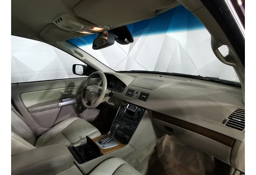 Volvo XC90 2.5 T5 Geartronic AWD (5 мест) (210 л.с.) Красный в АВИЛОН. Слайд №11