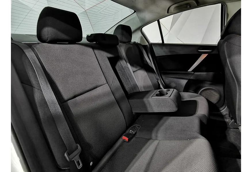 Mazda 3 1.6 AT (105 л.с.) Белый в АВИЛОН. Слайд №16