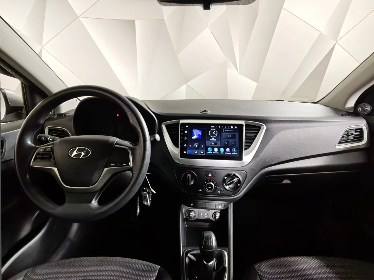 Hyundai Solaris 1.4 MT (100 л.с.) Comfort Серебристый в АВИЛОН. Слайд №14