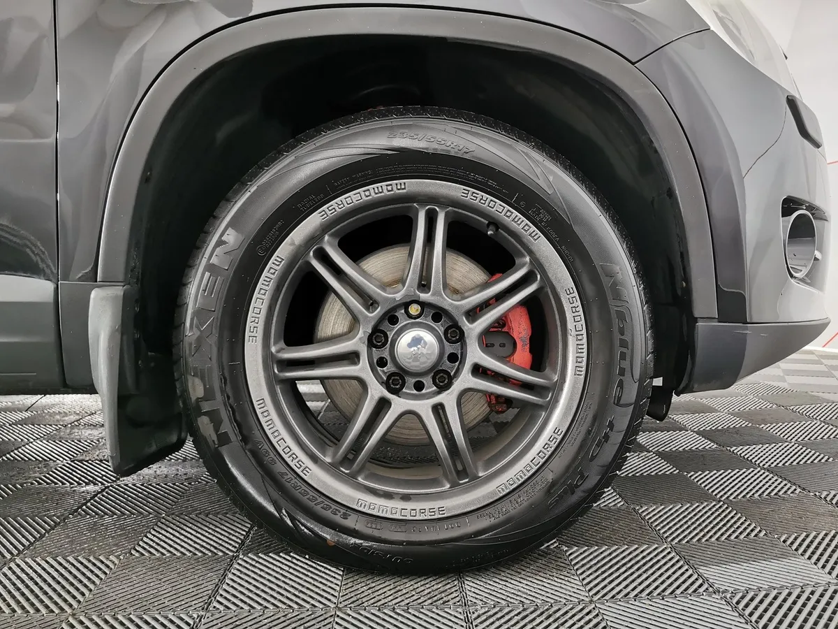 Volkswagen Tiguan 2.0 TSI 4Motion AT (170 л.с.) Track & Field Черный в АВИЛОН. Слайд №9
