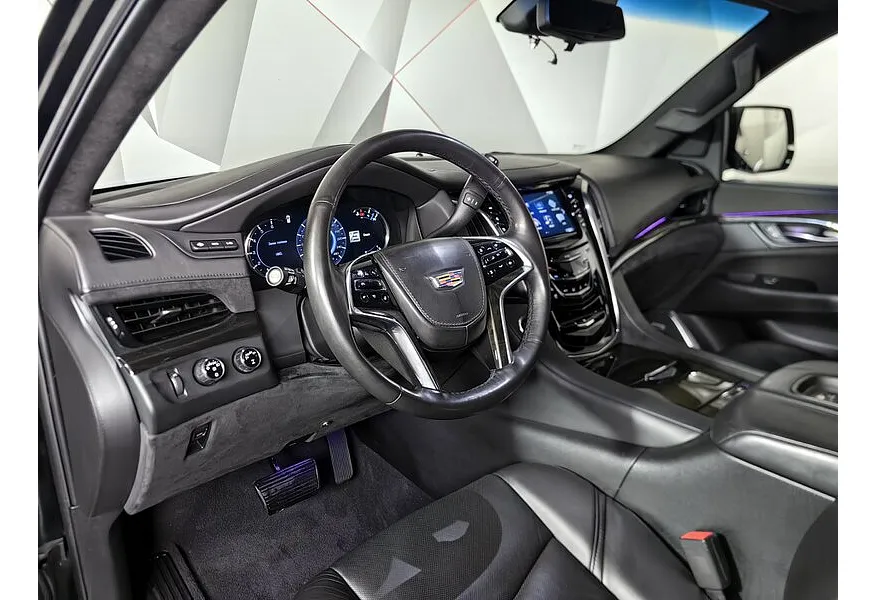 Cadillac Escalade 6.2 V8 AT AWD (420 л.с.) Sport Platinum Черный в АВИЛОН. Слайд №19