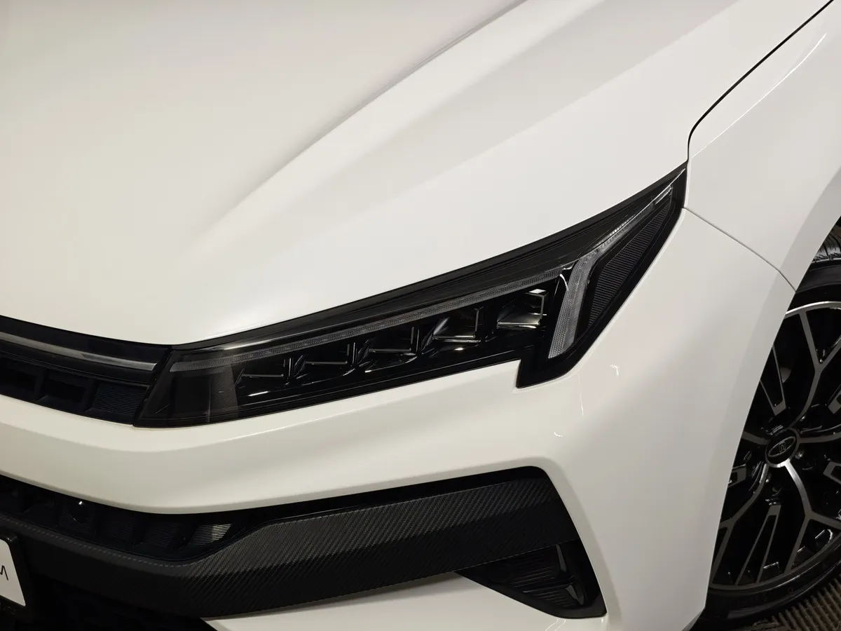 Москвич 6 1.5T CVT 2WD (136 л.с.) Comfort Белый в АВИЛОН. Слайд №10