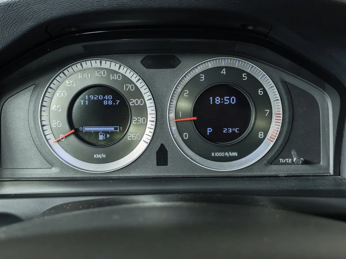 Volvo S60 2.0T Turbo Powershift (203 л.с.) Summum Золотой в АВИЛОН. Слайд №18