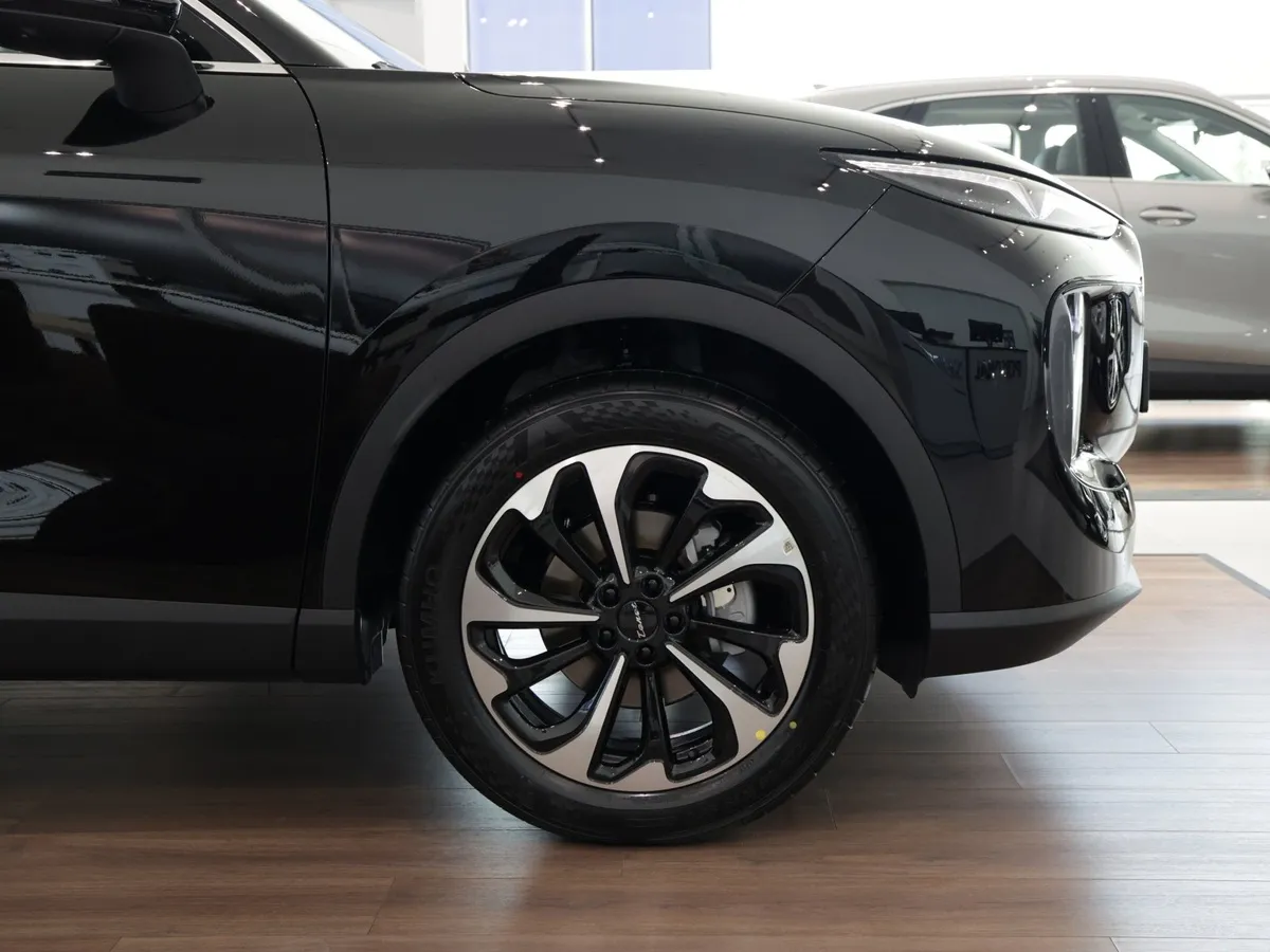 Tenet Plus L6 1.5T 6DCT 2WD (147 л.с.) Элегант Черный в АВИЛОН. Слайд №8