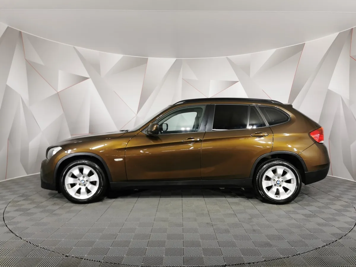 BMW X1 sDrive18i AT (150 л.с.) Коричневый в АВИЛОН. Слайд №5